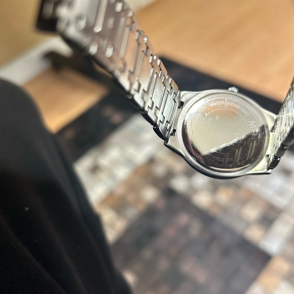 BNWT Movado folio unisex watch - needs battery - Picture 12 of 12